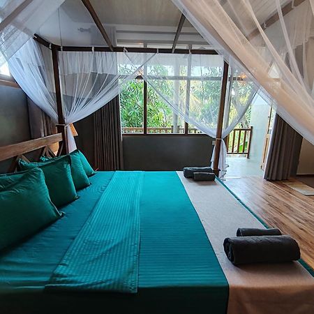 The Jungle View Hotel Mirissa Buitenkant foto