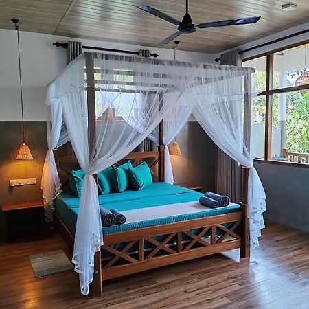 The Jungle View Hotel Mirissa Buitenkant foto